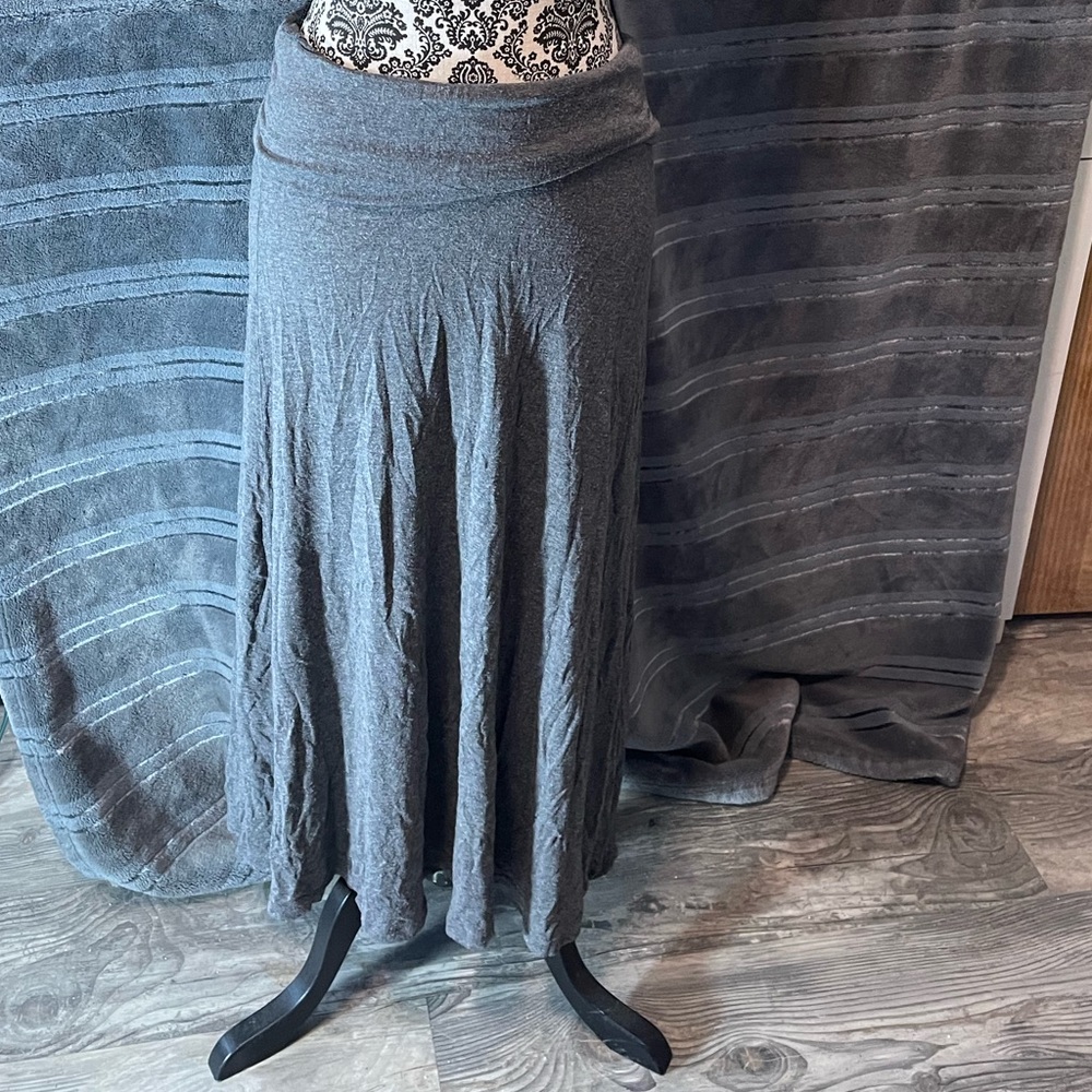 Free to live skirt